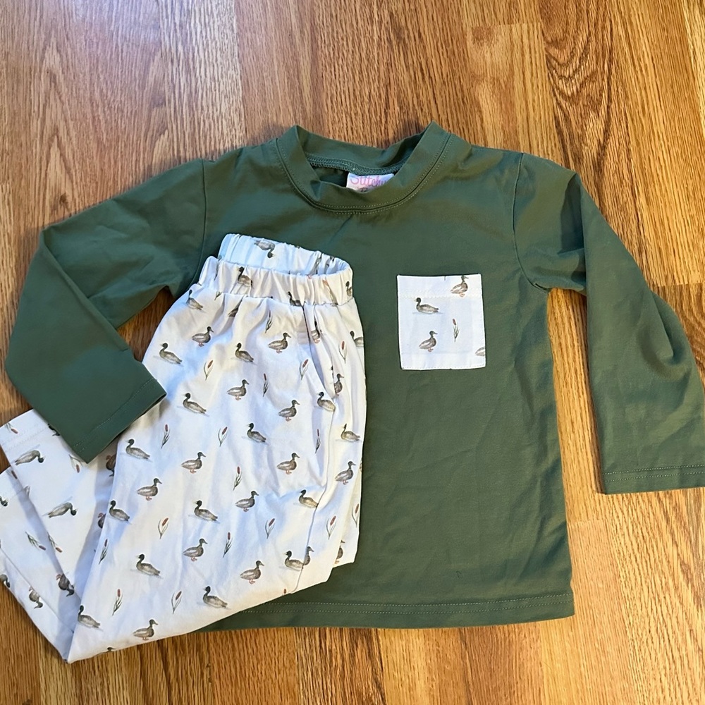 Stitchyfish NWOT mallard outfit 2t